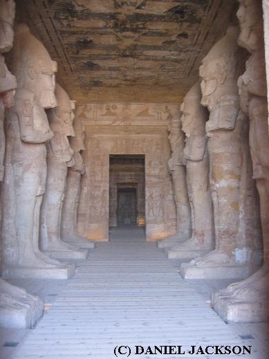 Pfeilerhalle im Felsentempel von Abu Simbel