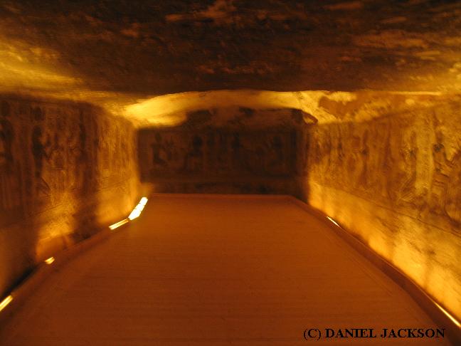 Blick in eine Seitenkammer des großen Tempels in Abu Simbel