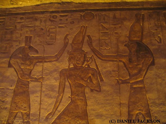 Seth und Horus krönen Ramses den Großen